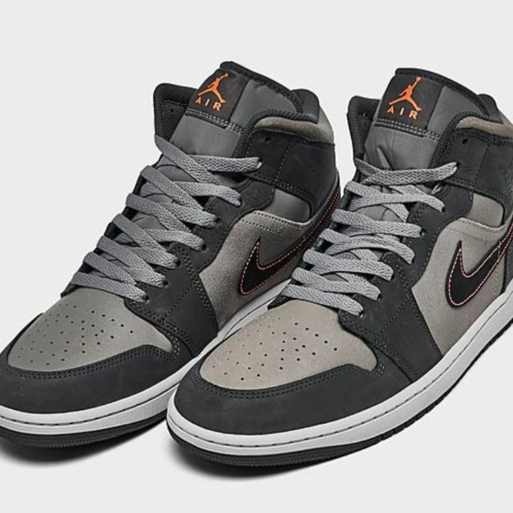 Jordan 1's - Picture 2 of 6